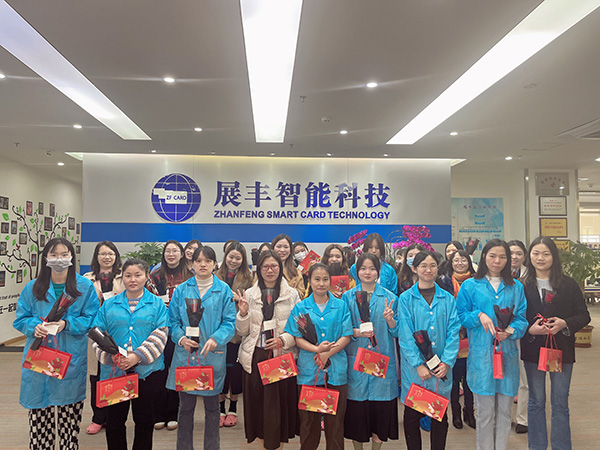 18luck登录入口发放三八妇女节纪念品